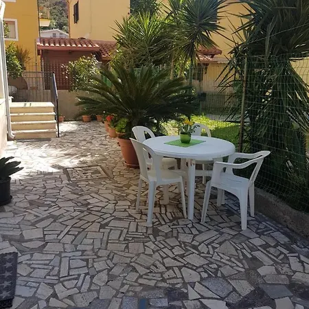 Apartamento Piano Terra S. Giacomo, 2 アパート Borgo